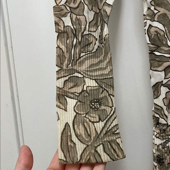 Charlotte V Neck Gem Button Down Neutral Floral Cardigan - Size Small - Picture 14 of 14